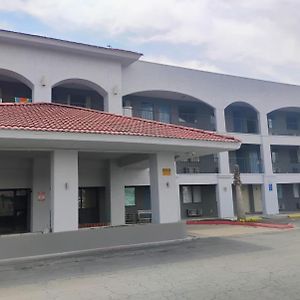 Hallmark Inn And Suites